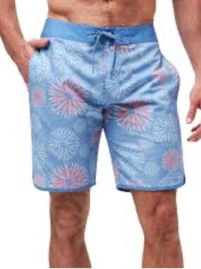 TRAVIS MATHEW size 34 Sand Smuggler board shorts